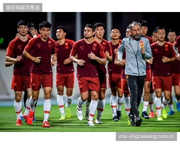 伊朗队主力阵容年龄结构偏大，核心球员经历完整俱乐部赛季后，其世界杯体能储备面临严峻挑战。